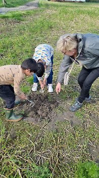 Aapjes op de boerderij_61